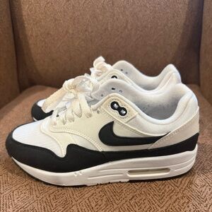 Nike Black and White Women's Sneakers